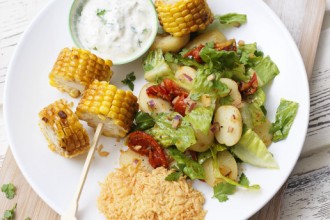 Lentesalade met krieltjes en kaaskoekjes