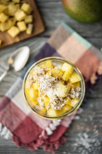 Hvaermout ontbijt met ananas en mango